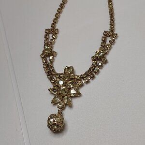 Very Pretty 16 Inch Vintage Light Green Rhinestone Necklace